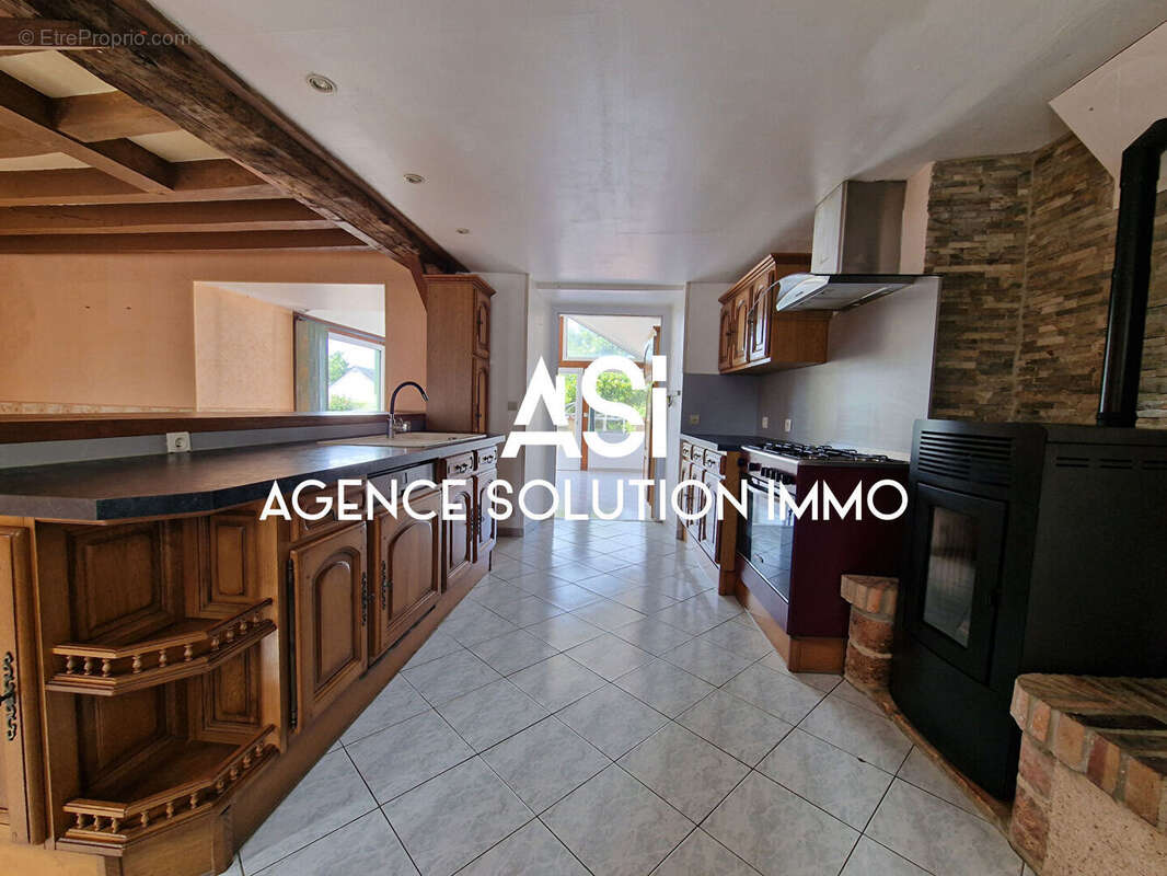 Maison Saint Sulpice 121 m²  - 3 chambres sur 1287 m² de terrain et 4 garages et car-port - photo 8