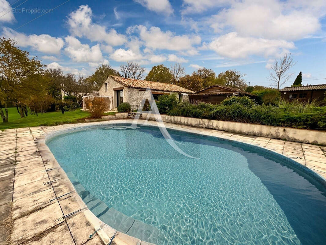 Maison à MONTAIGU-DE-QUERCY