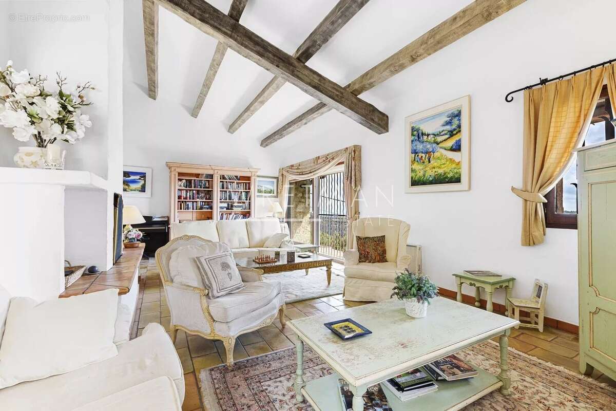 Maison à TOURRETTES-SUR-LOUP