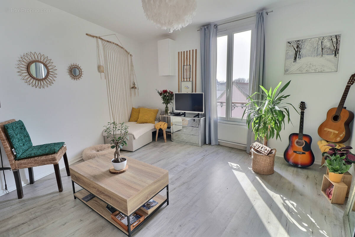 Appartement à NEAUPHLE-LE-CHATEAU