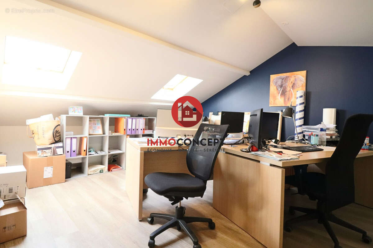 Maison à LAUDUN-L'ARDOISE