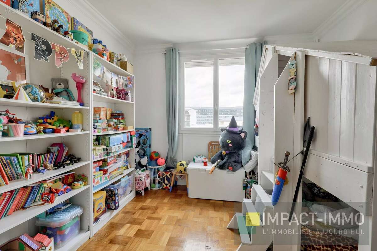 Appartement à COURBEVOIE