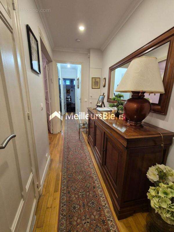 Appartement à PARIS-17E