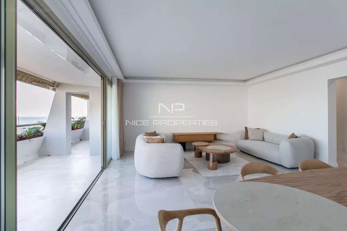 Appartement à VILLENEUVE-LOUBET