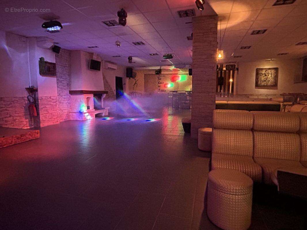 Commerce à L'AIGUILLON