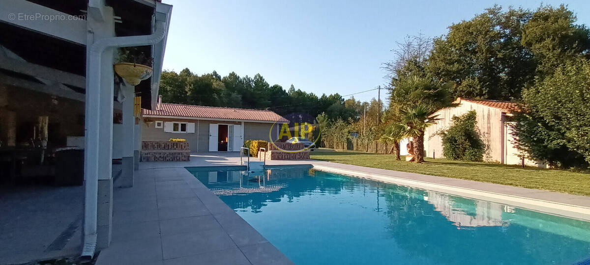 Maison à GRAYAN-ET-L'HOPITAL