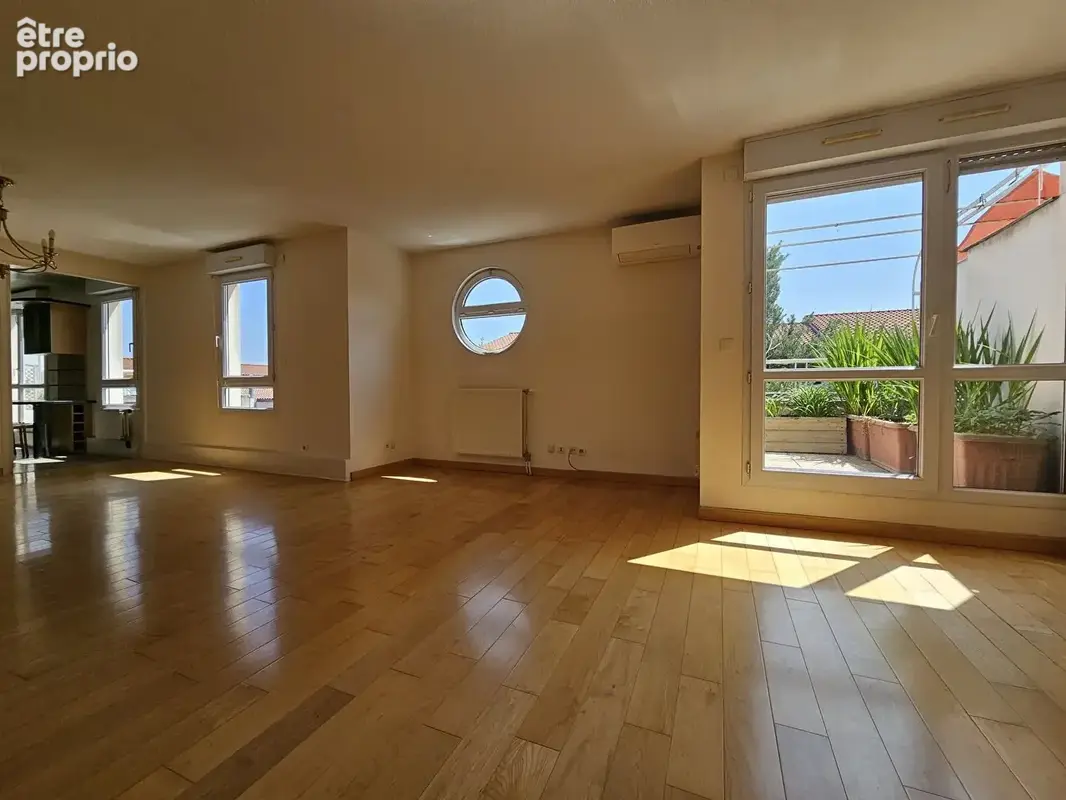 Duplex - 3 terrasses - garage - plateau central - photo 5