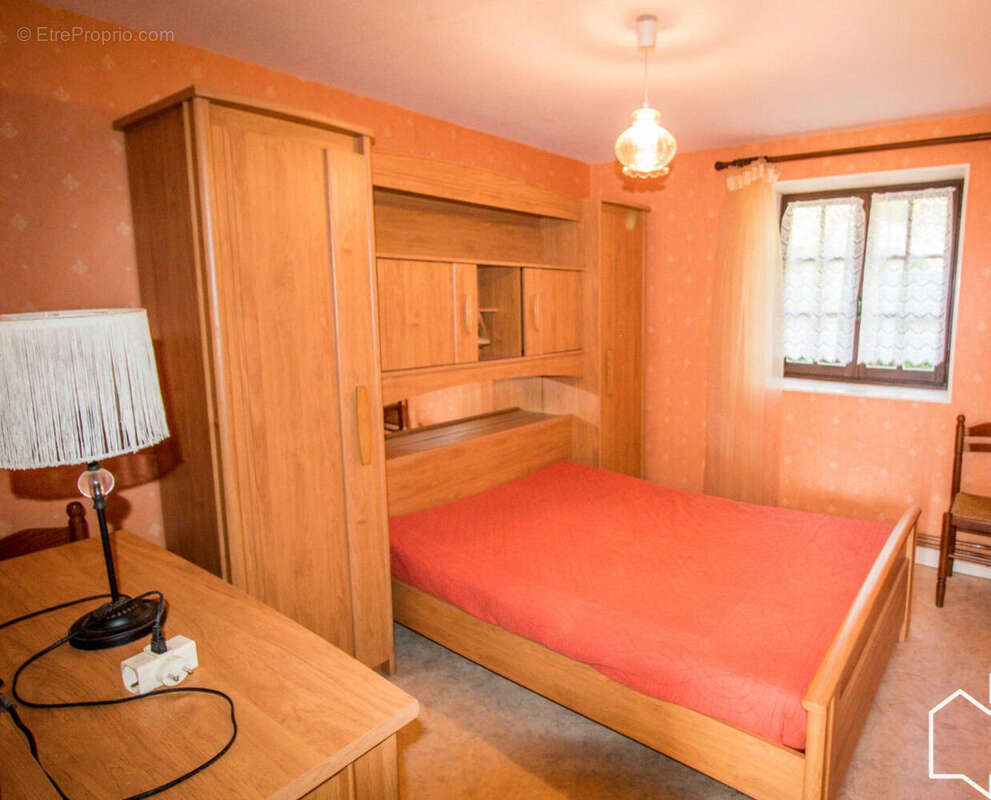 chambre gite - Commerce à JUMILHAC-LE-GRAND