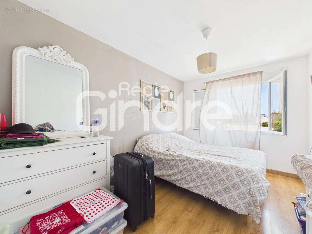Vente - Maison - 4 pièces + cuisine - 91 m² - 305 000 € - - photo 3