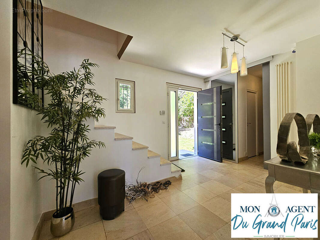 Maison à VERRIERES-LE-BUISSON