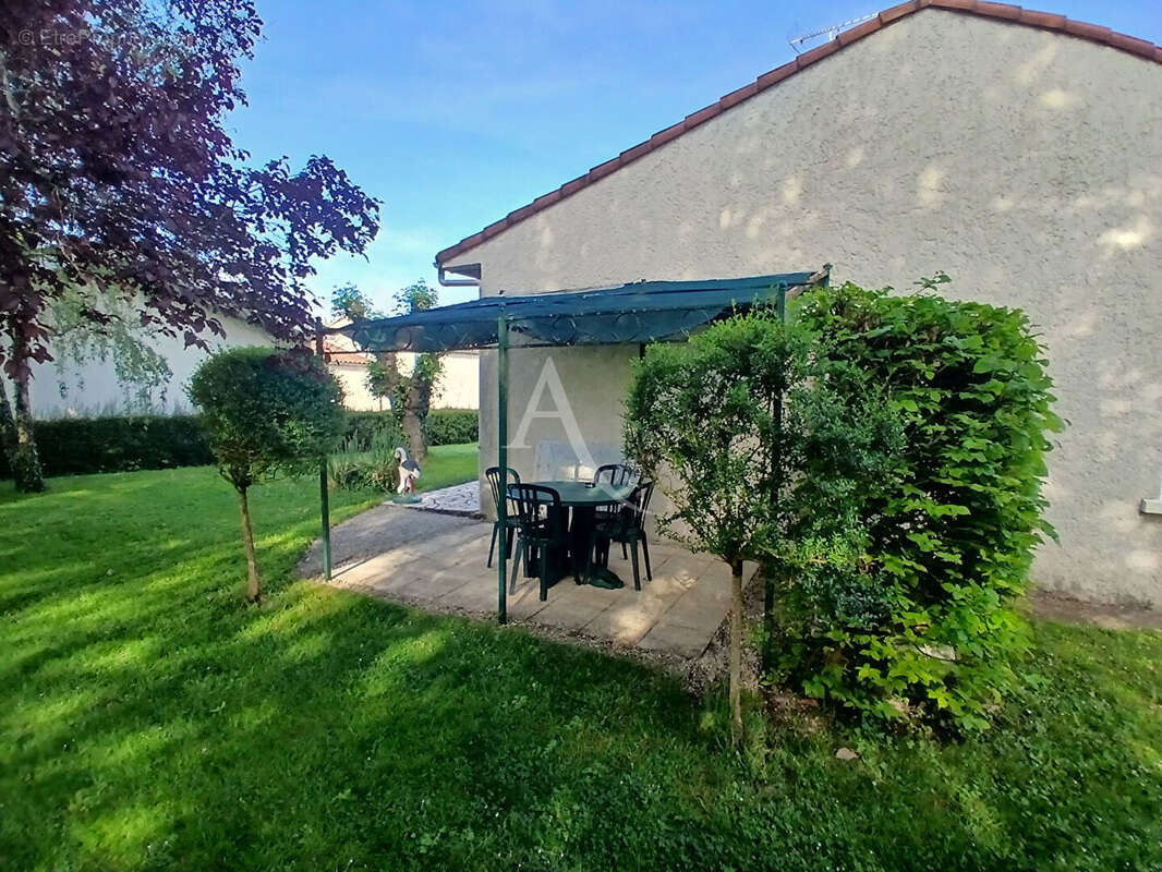 Maison à SAINT-GEORGES-DES-COTEAUX