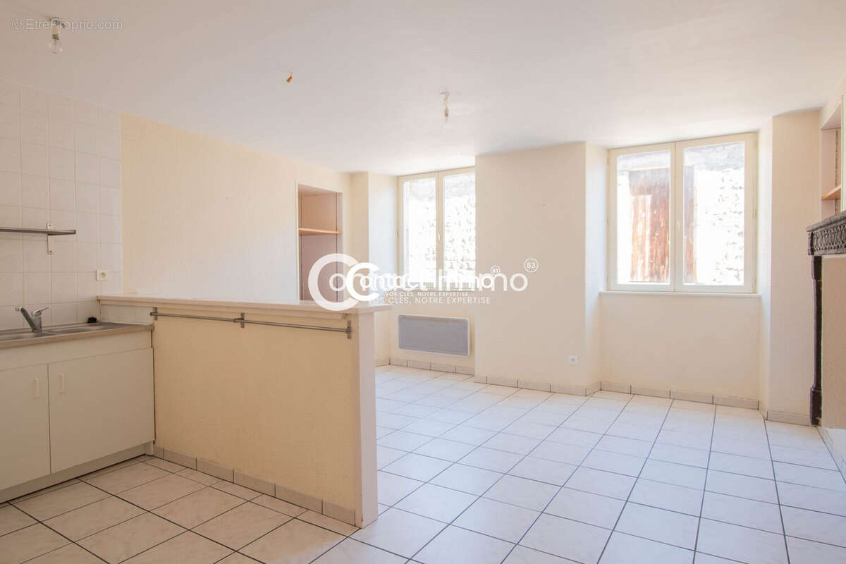 Appartement à VIC-LE-COMTE