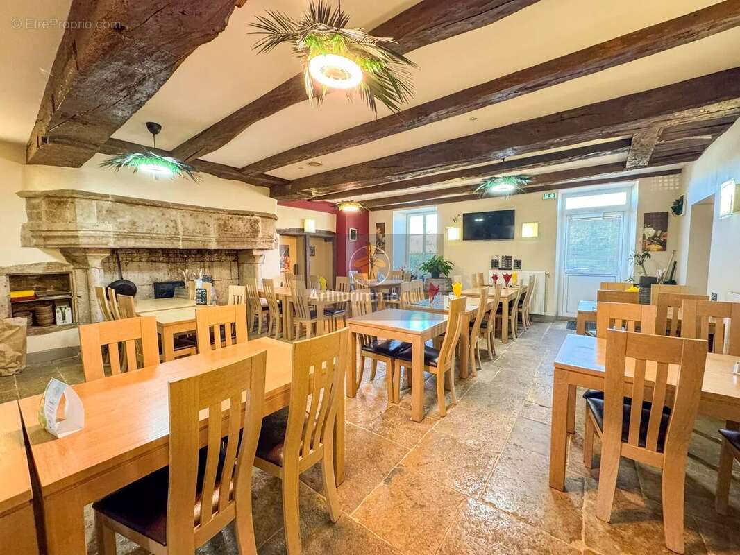 Commerce à MONTSAUGEON