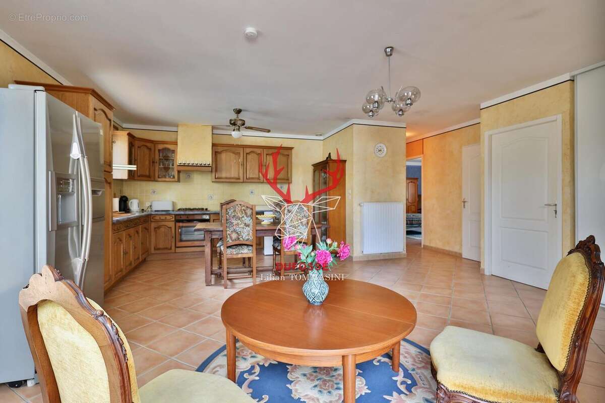 Maison à LA TOUR-DE-SALVAGNY