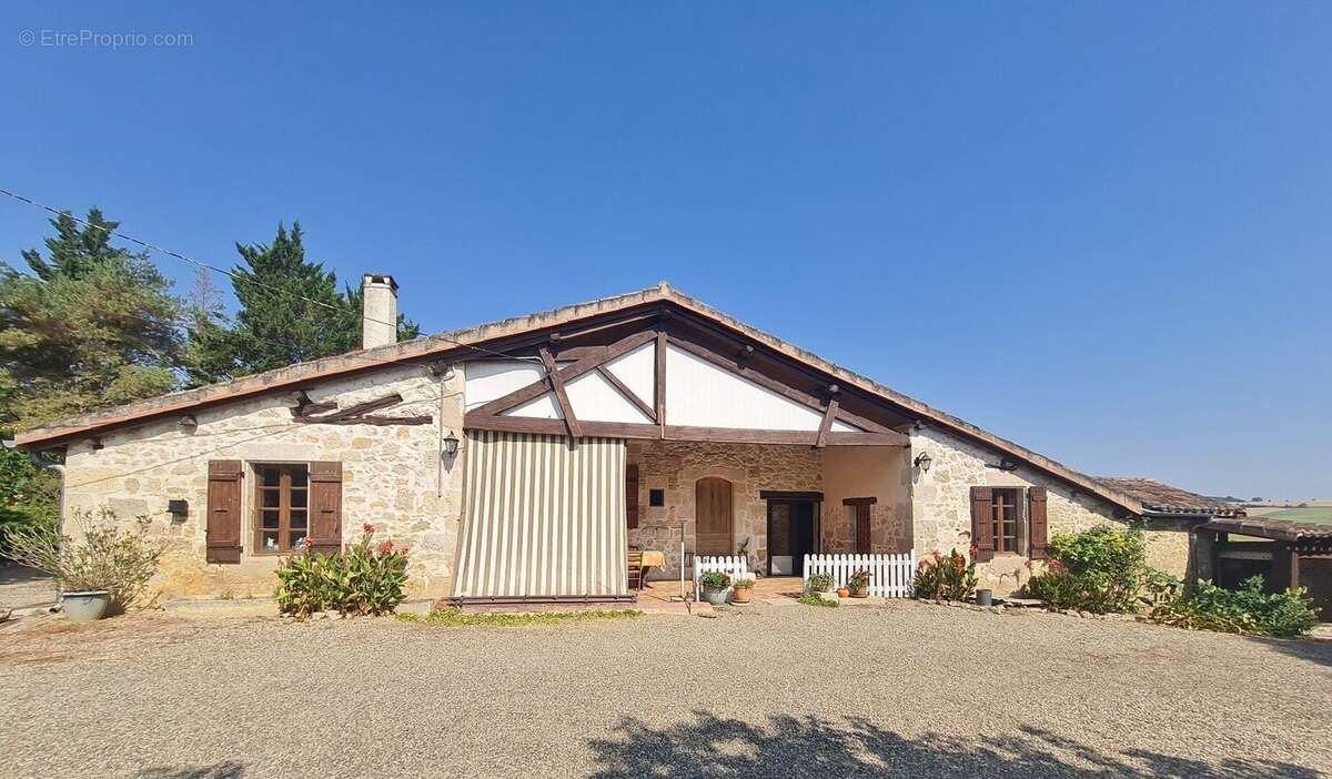 Maison à SAINTE-MERE