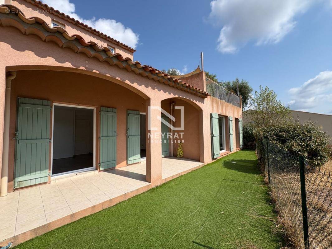 Appartement à ROQUEBRUNE-SUR-ARGENS