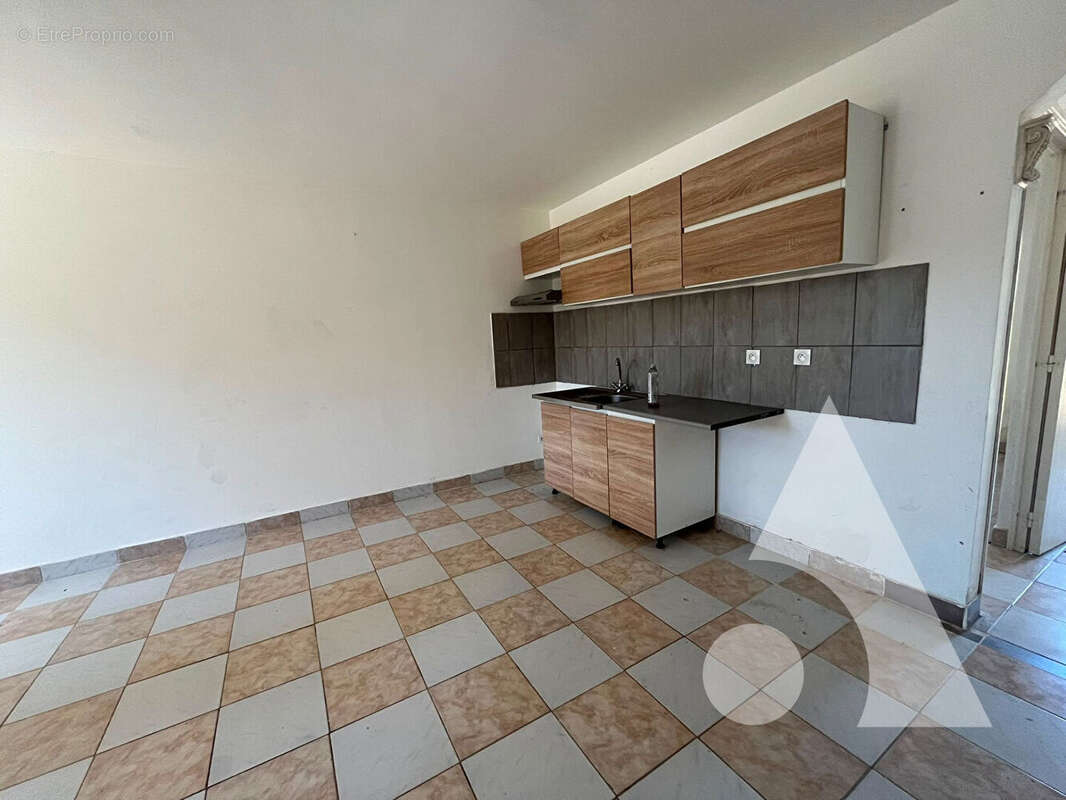 Appartement à SALERNES