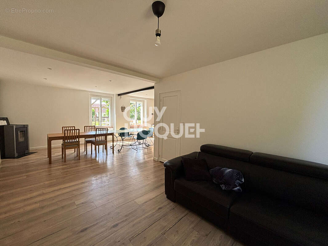 Maison à TREMBLAY-LES-VILLAGES