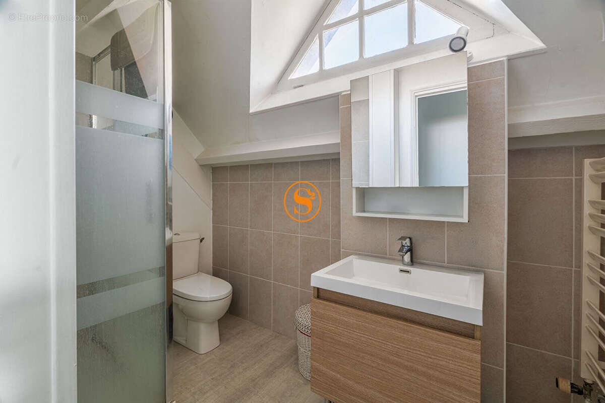 Maison à LA CHAPELLE-EN-SERVAL