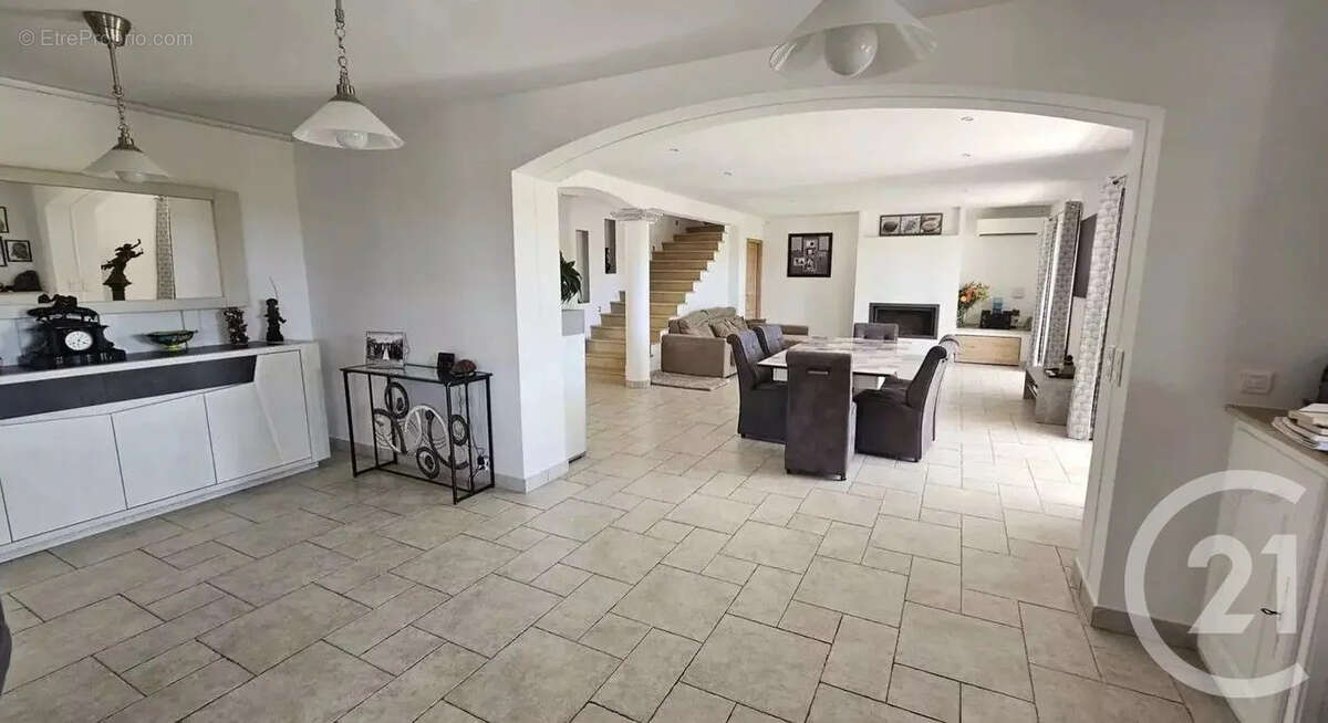 Maison à CHATEAUNEUF-GRASSE