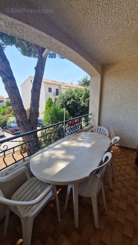 A vendre - Charmant T2 de 50 m2 avec deux balcons à 10 minutes à pied des plages - photo 2