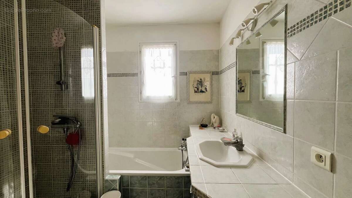 Maison à TOURRETTES