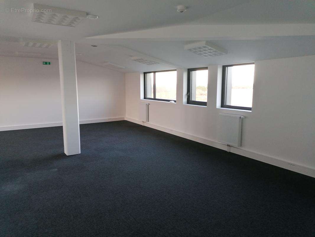 Commerce 216 m² à Epron  - photo 3