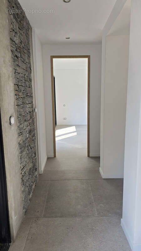 3 pieces  de plain-pied - 70m2 avec jardin privatif avec terrasse bois - 2 stationnements - photo 11