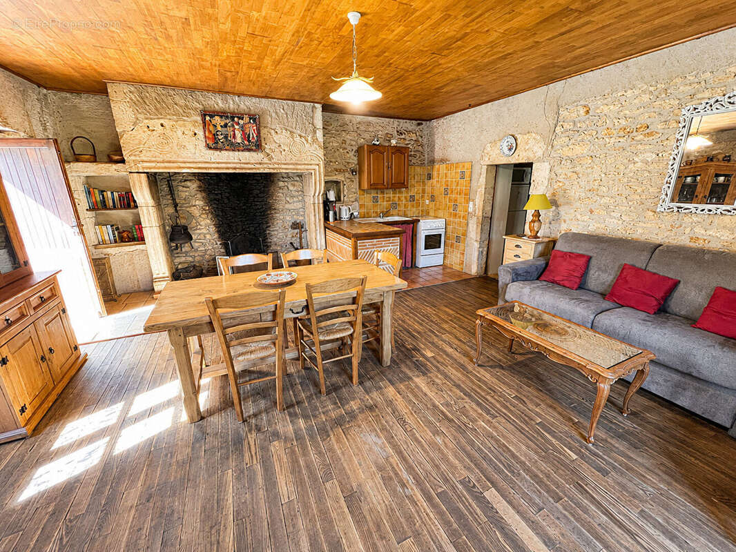 Hameau en pierre de caractère du XVI siècle - Visite virtuelle - photo 9
