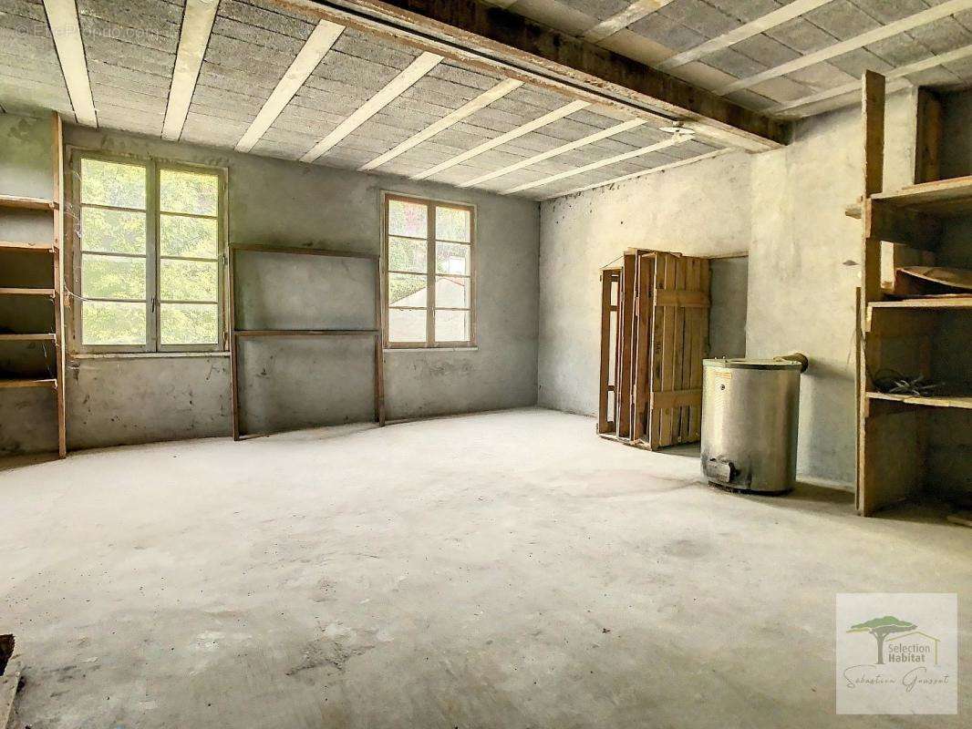 Maison à LAVAL-DE-CERE