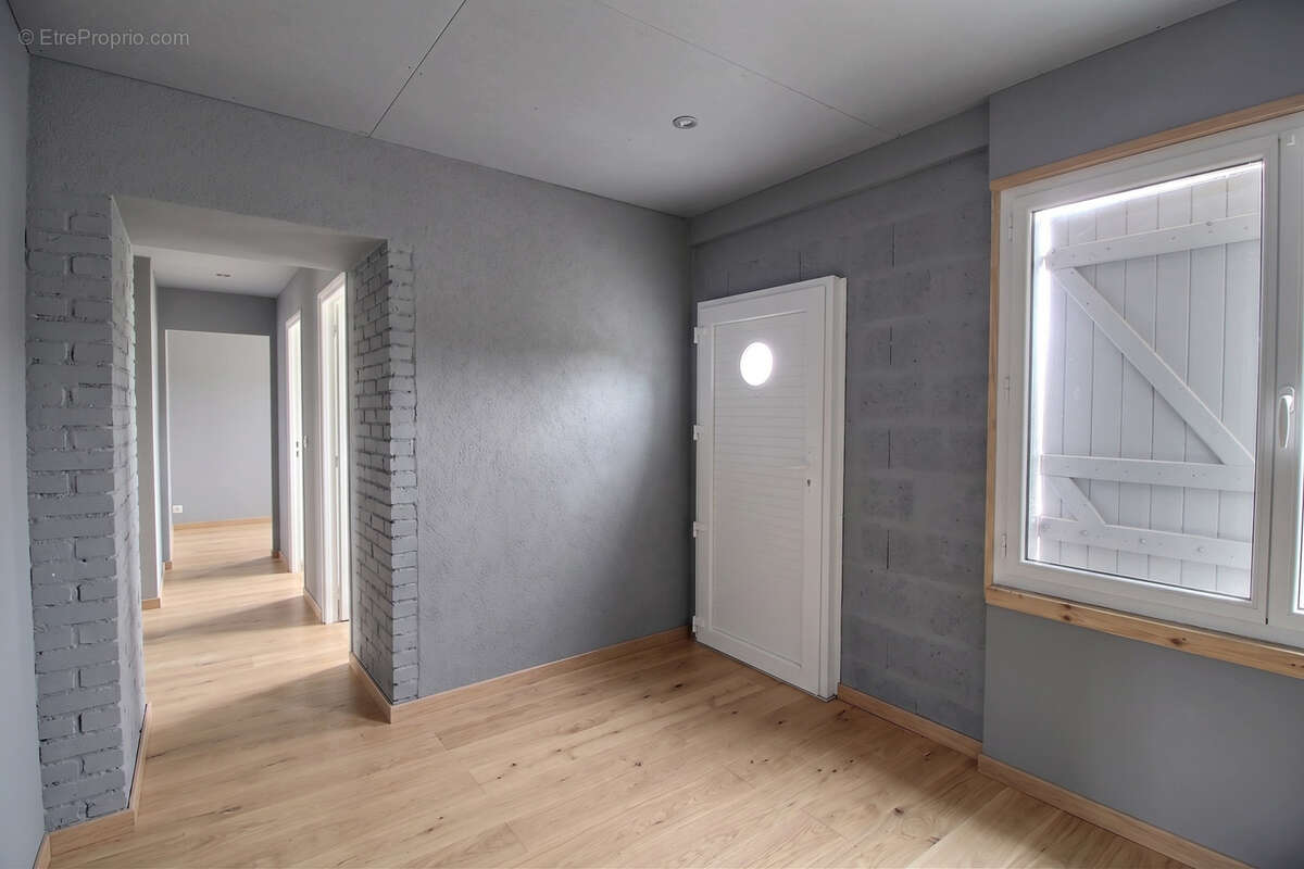 A vendre - chaumes en retz - maison de plain-pied rénovée et a finir de renover - 140 m2 environ - 5 pieces - - photo 11