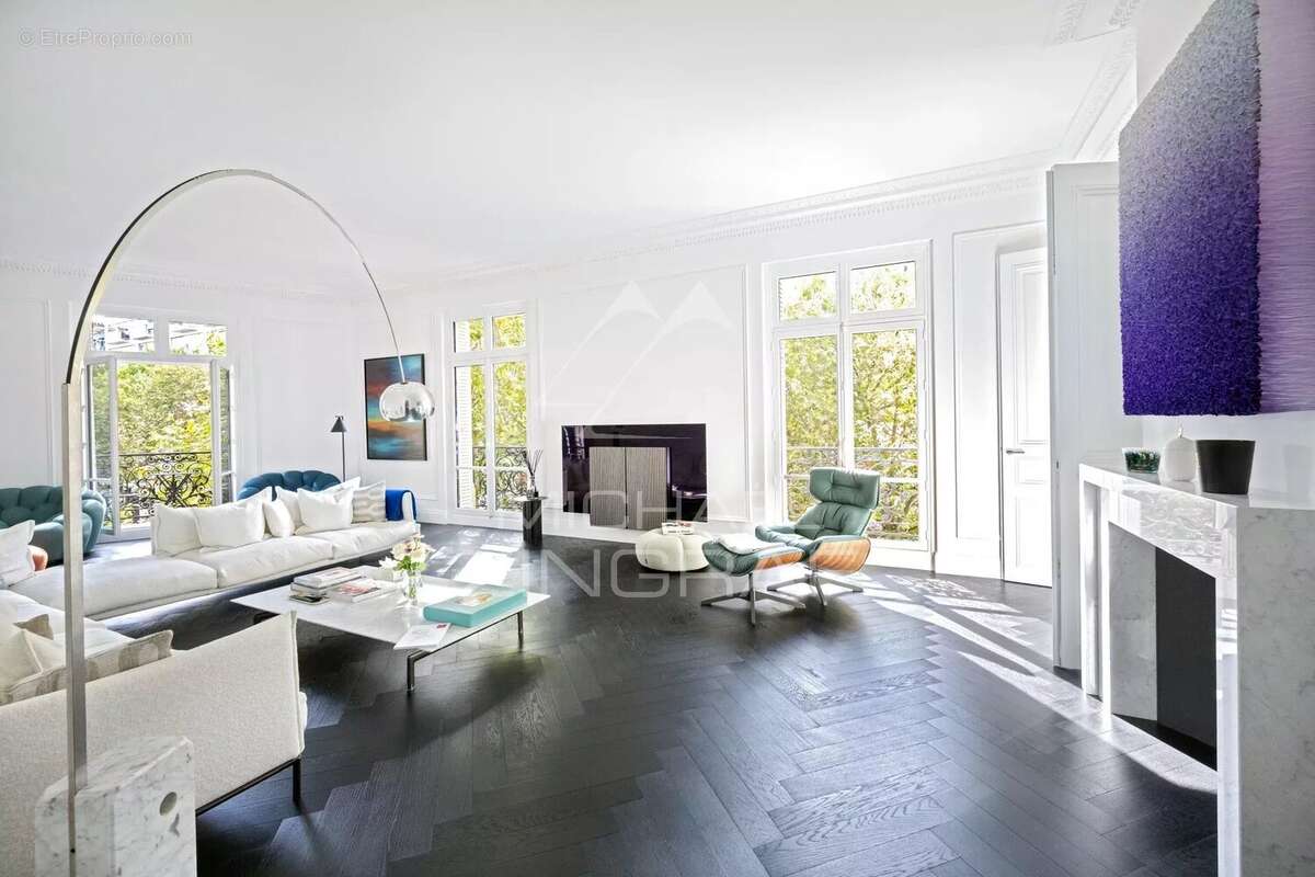 Appartement à PARIS-16E