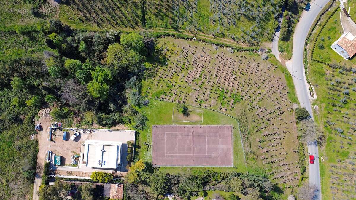 Maison à LA ROQUETTE-SUR-SIAGNE