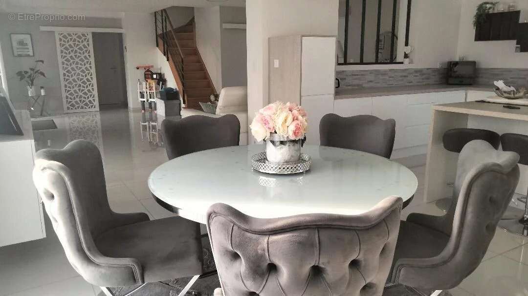 Maison 142m2, piscine , 2 mns de Neuville. - photo 5