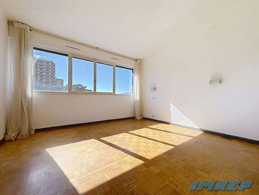 Appartement à MARSEILLE-6E