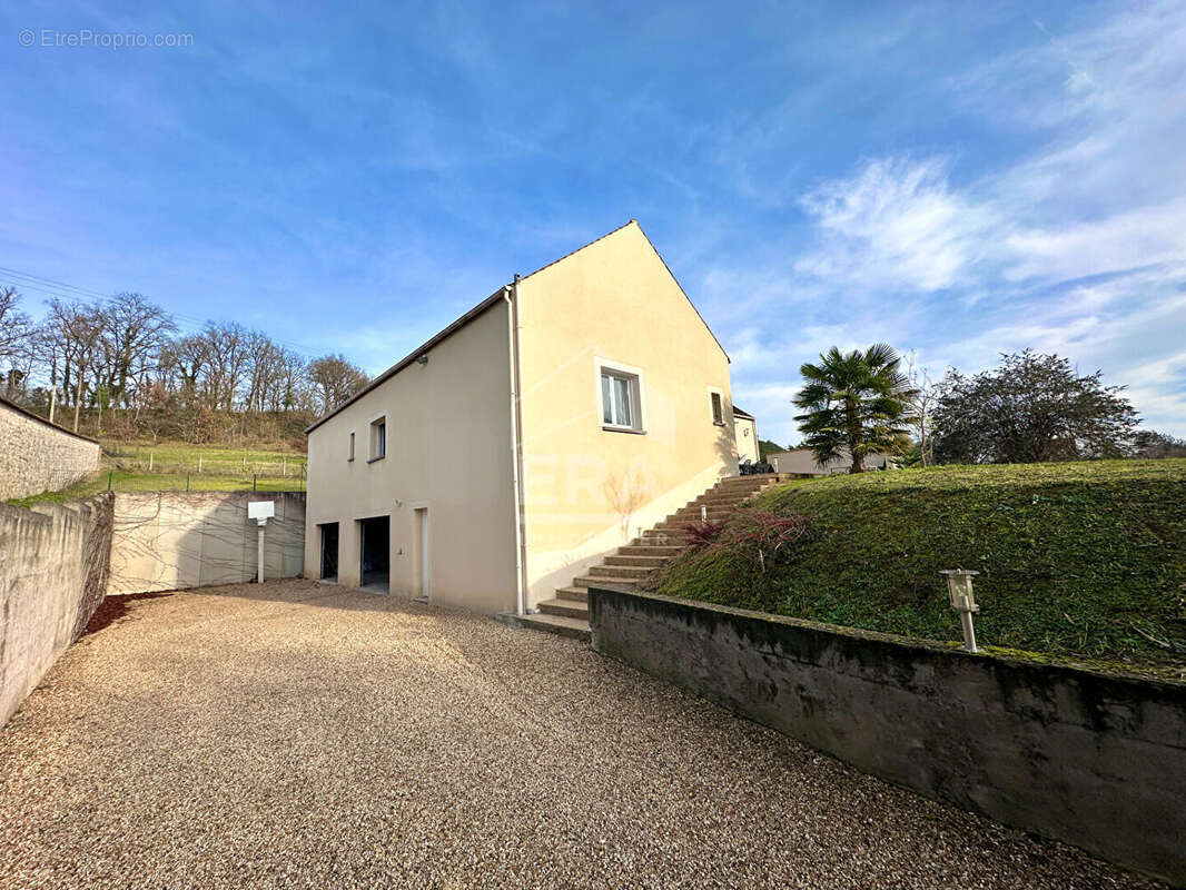 Maison à NANTEAU-SUR-LUNAIN