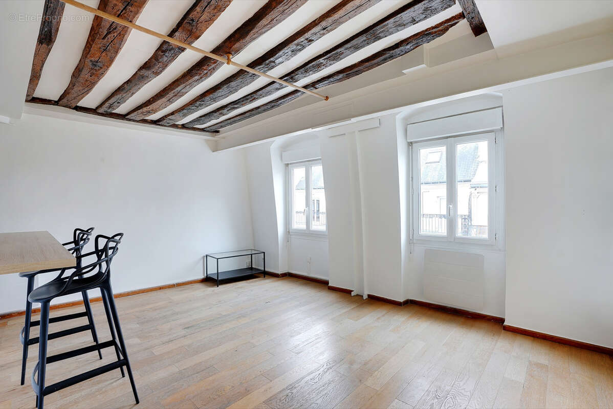 Appartement à PARIS-3E