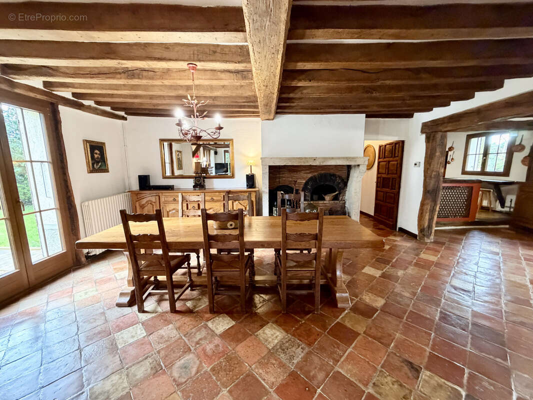 Maison à SAINT-CYR-SUR-MORIN
