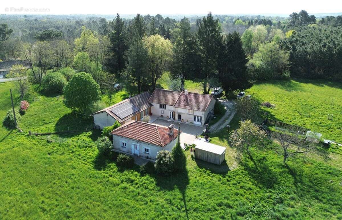 Maison à MONTREM