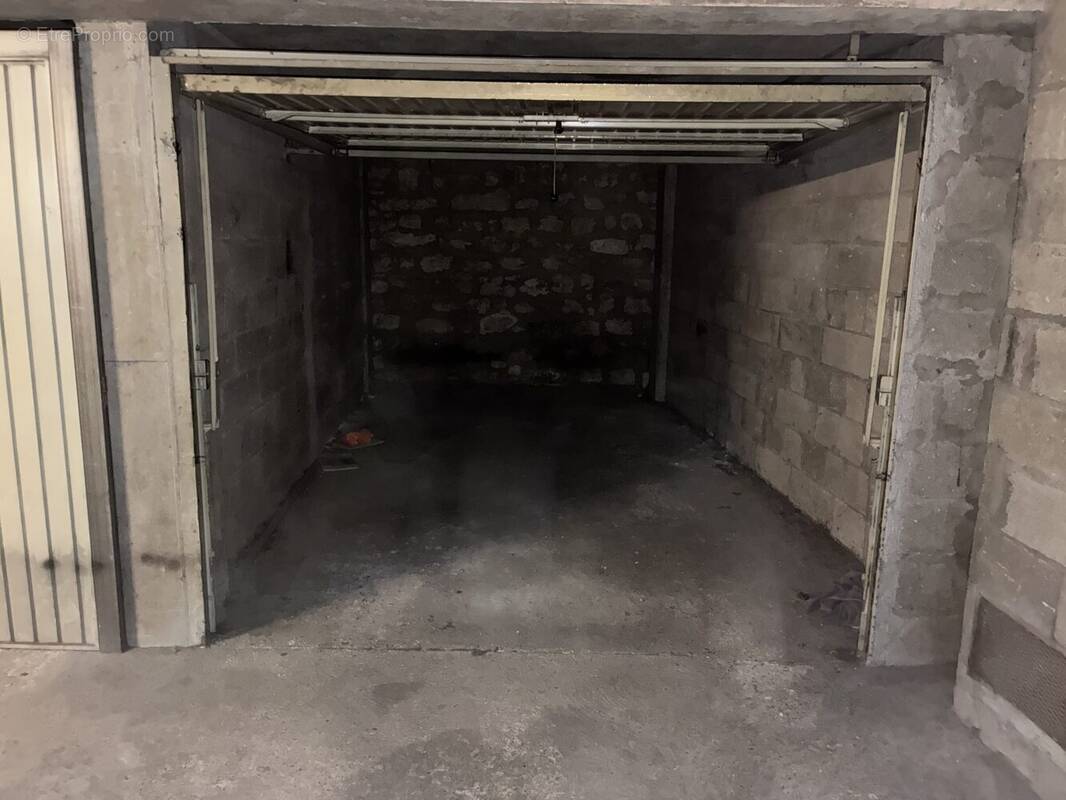 Parking à PARIS-11E