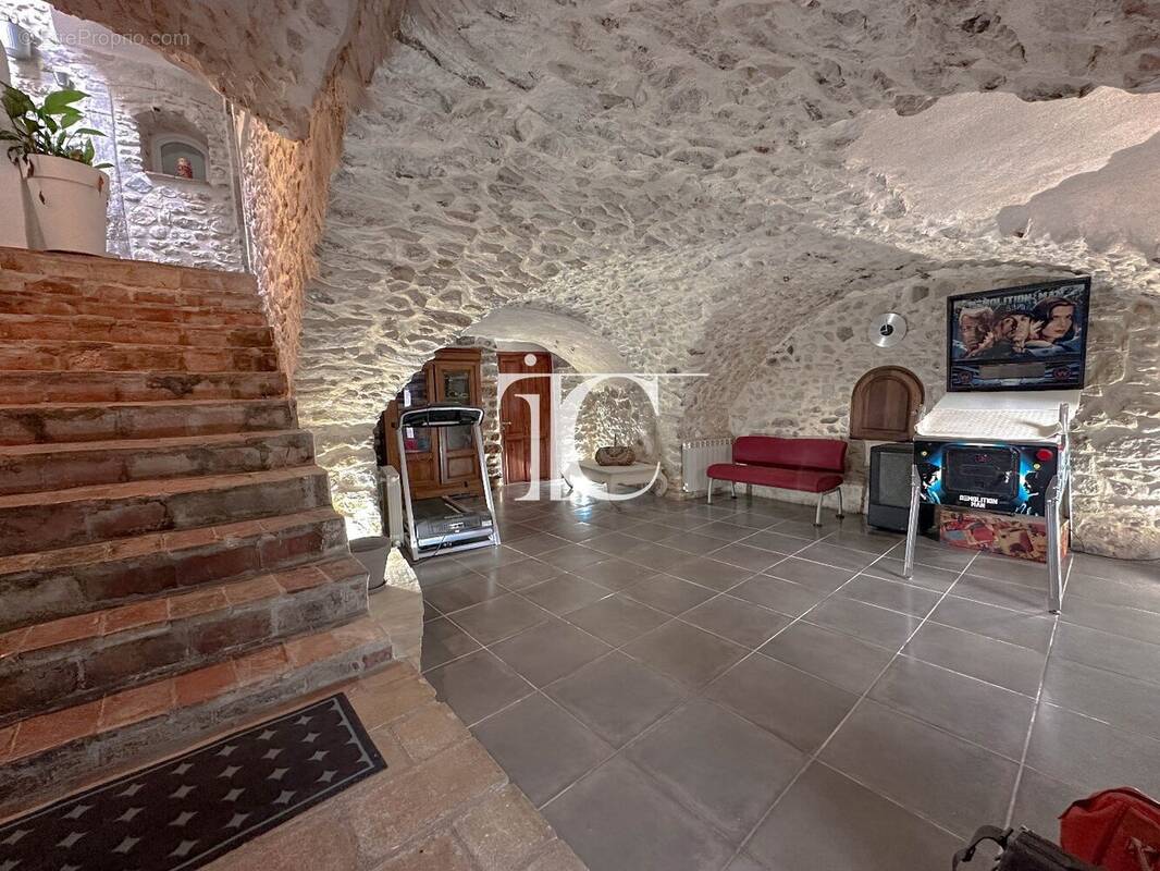 Maison à SAINT-VICTOR-DE-MALCAP