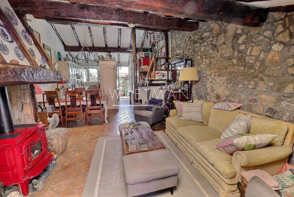 Maison à ROQUEBRUNE-SUR-ARGENS