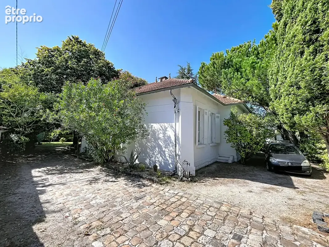 Photo Maison à Saint-Medard-En-Jalles au prix de 499 900€