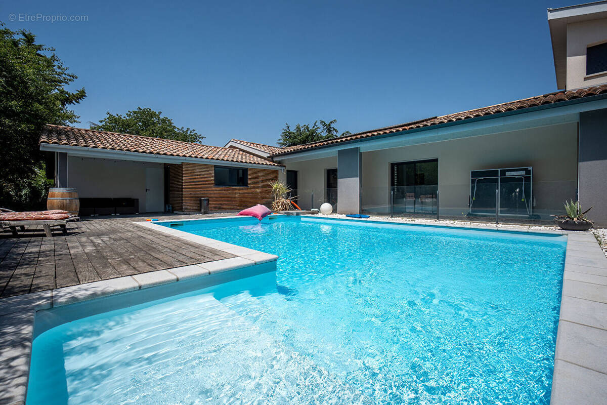 Maison à LAUZERVILLE