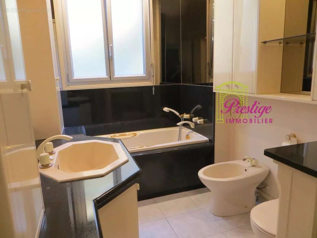 Appartement à LE MESNIL-LE-ROI