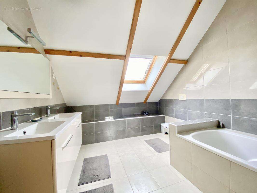 Maison à AUVERS-SUR-OISE