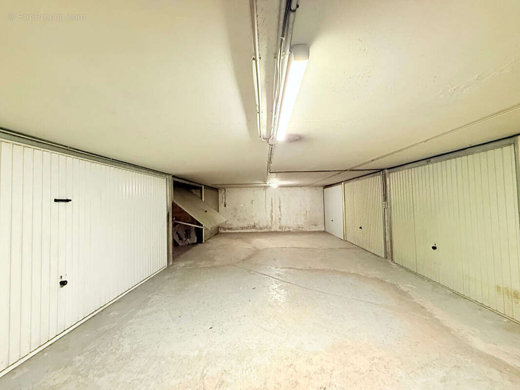 Parking à ROQUEBRUNE-CAP-MARTIN