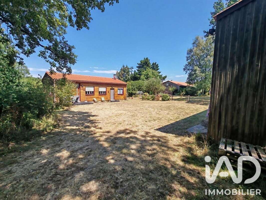 Maison 86 m² à La Caillere-Saint-Hilaire  - photo 2