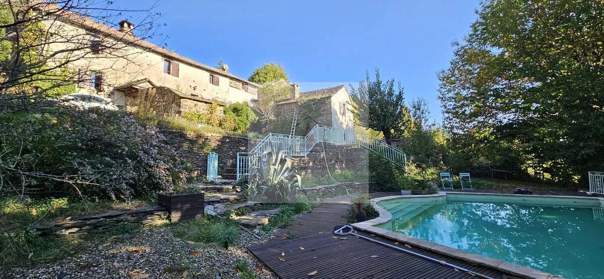 Maison à LE COLLET-DE-DEZE