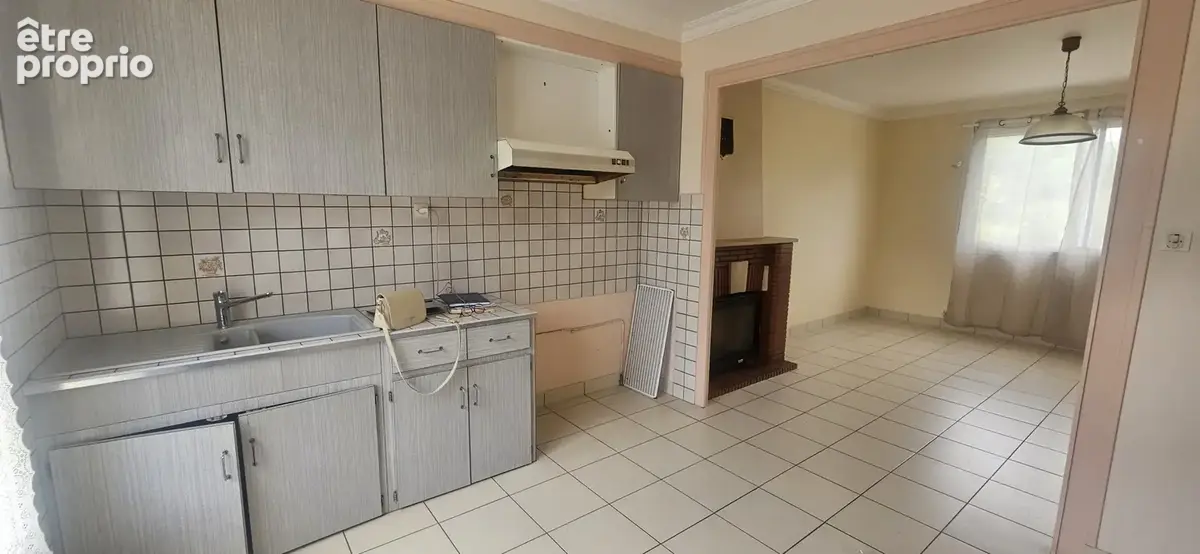 ROUANS   Maison à rénover avec sous-sol complet, combles aménageables et dépendances - photo 4